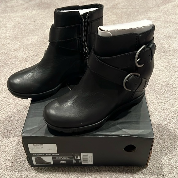 Joan of Arctic Wedge II Buckle Size 6.5 - Picture 1 of 4